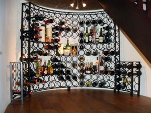 Поставка за вино от ковано желязо
